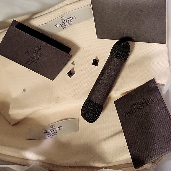 ๐ฏAuth Valentino sneakers 38 with original box and accessories - Picture 14 of 17